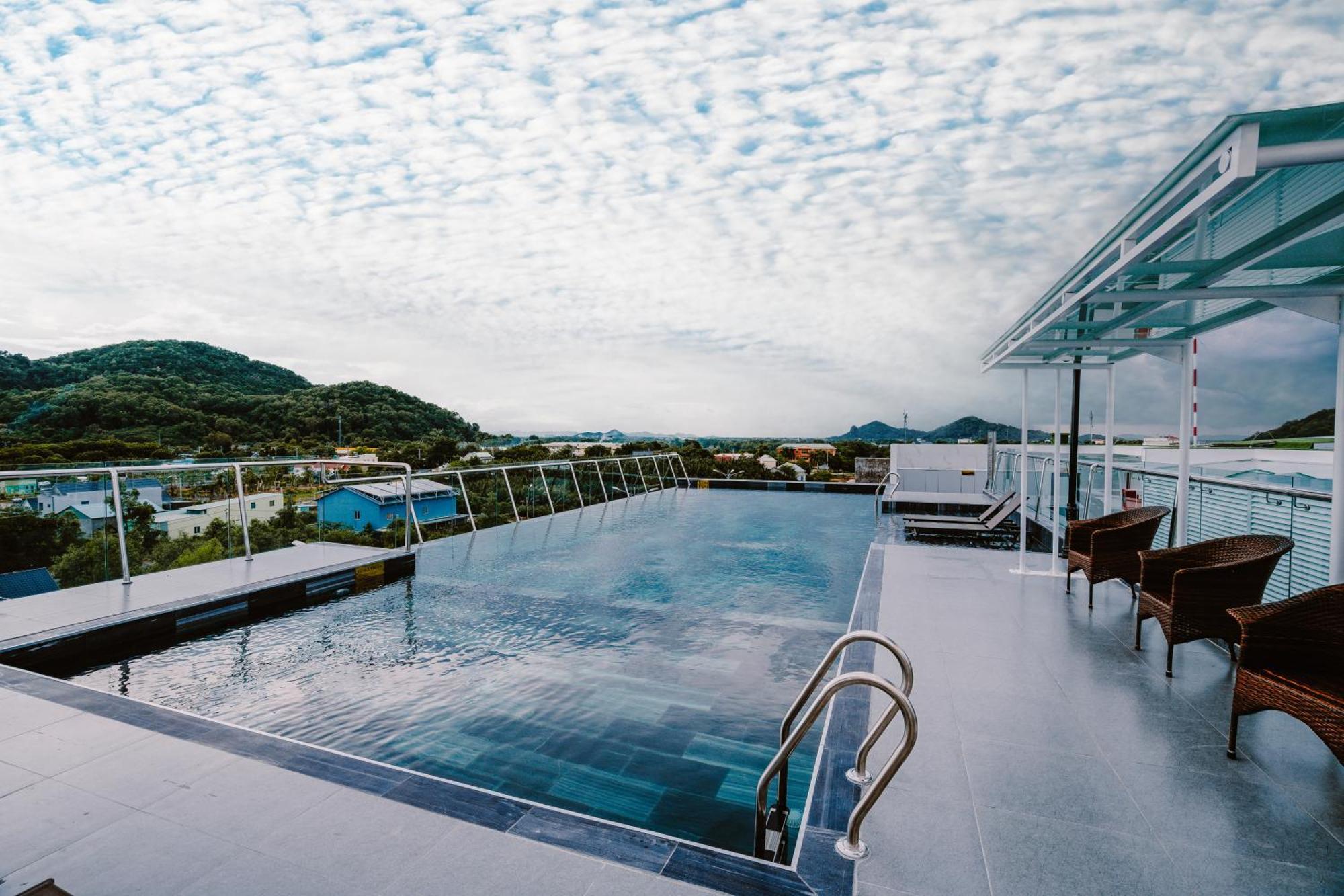 Sunrise Hotel Hà Tiên Buitenkant foto